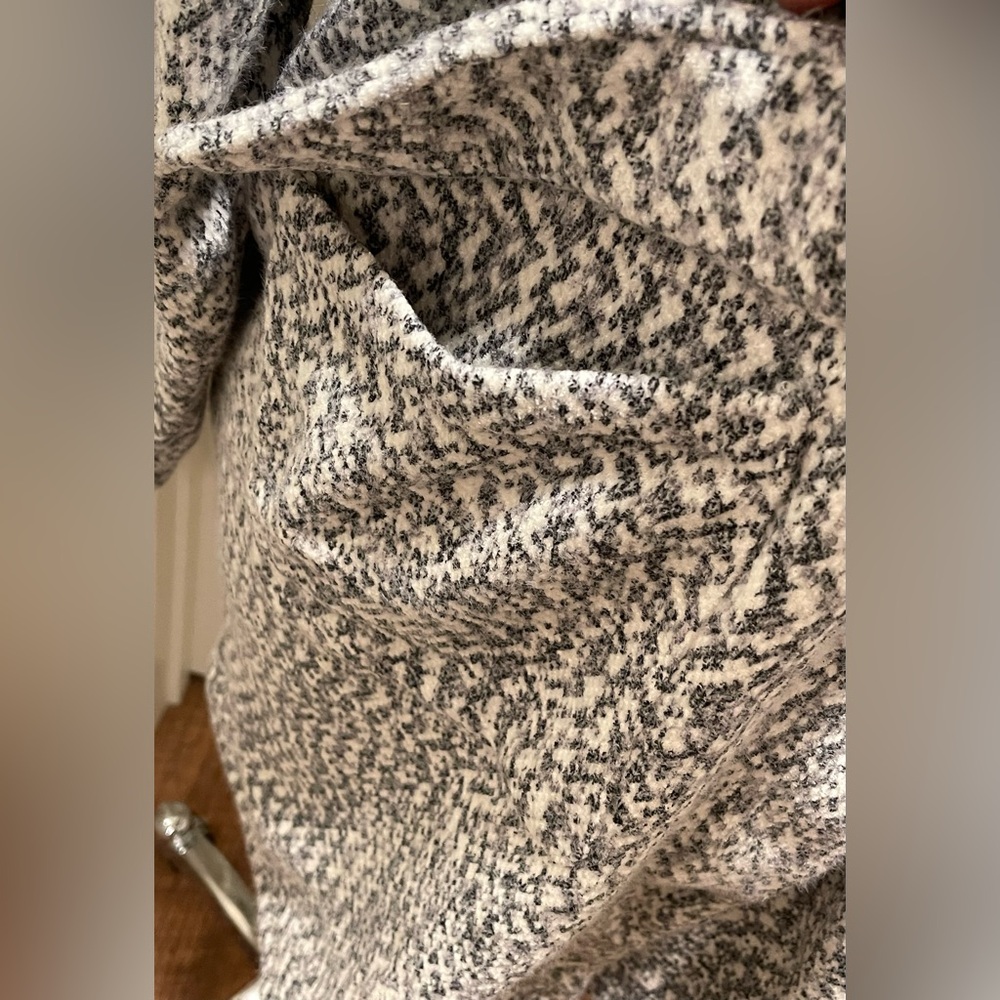 MAURICES 4X NWT Soft Longline Shacket
Gray/Silver Herringbone Design MSRP$65 - Picture 3 of 10